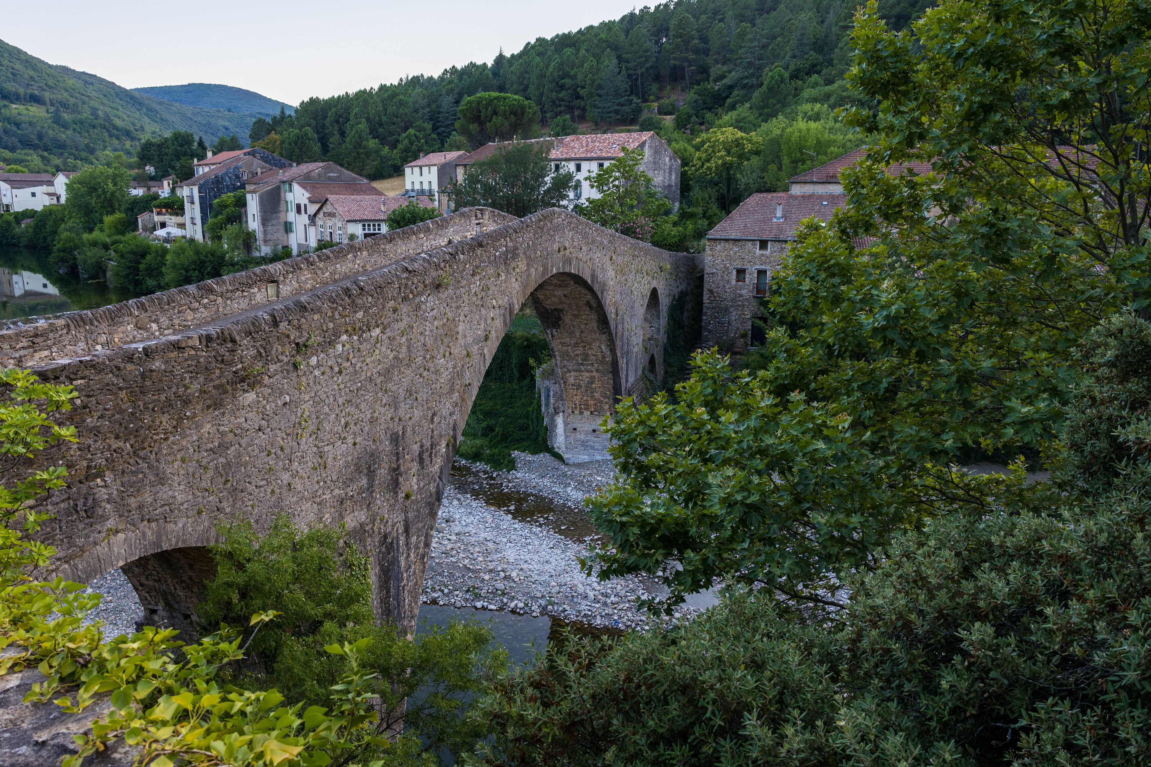 Pont du Diable d'Olargues au coucher du soleil