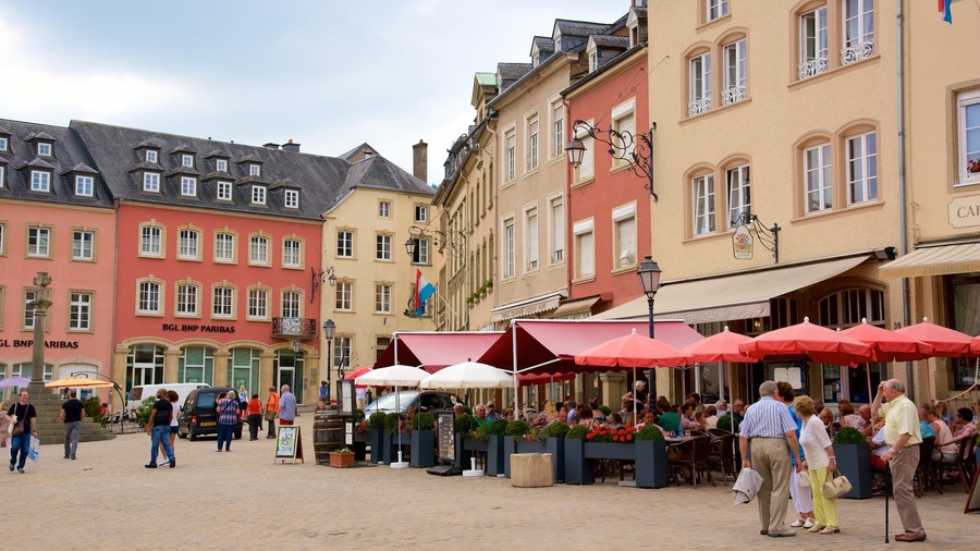 Echternach showing a square or plaza, heritage architecture and café scenes