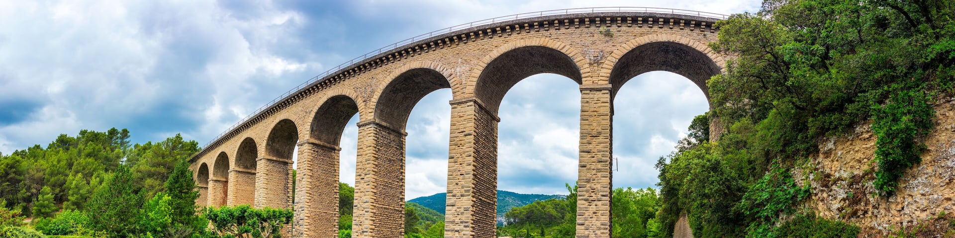 Pont-aqueduc de Galas (Galas Aqueduct Bridge) national historic monument over river Sorgue, Fontaine-de-Vaucluse, Provence, France. Pont-aqueduc de Galas over river Sorgue, Fontaine de Vaucluse.