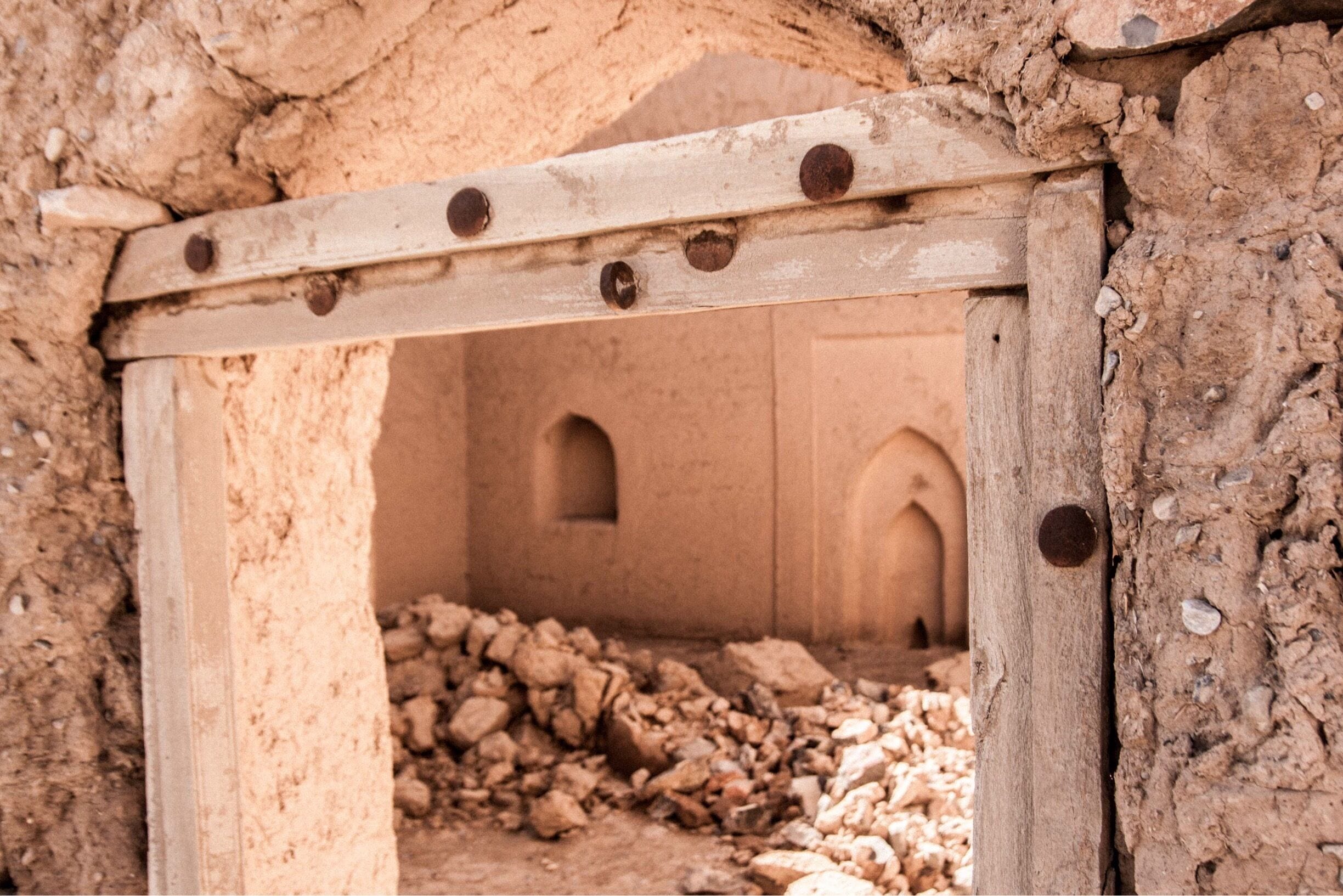 Have you heard of the remote village of #Tanuf, #Oman 🇴🇲? I’d be very surprised if you had - it was bombed to #ruins by the British Royal Air Force during the Jebel Akhdar War in the late 1950s. The remains still stand, as a rather #spooky monument to that little-known conflict.
#LifeAtExpedia