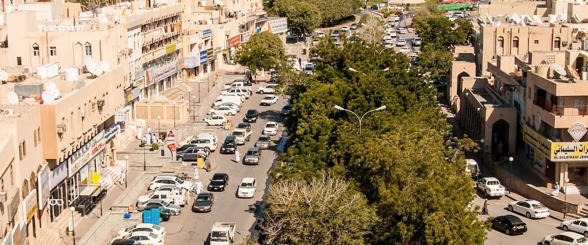 The bustle of #downtown #Nizwa, #Oman 🇴🇲, as shot from the walls of the city’s ancient #fort.
#LifeAtExpedia