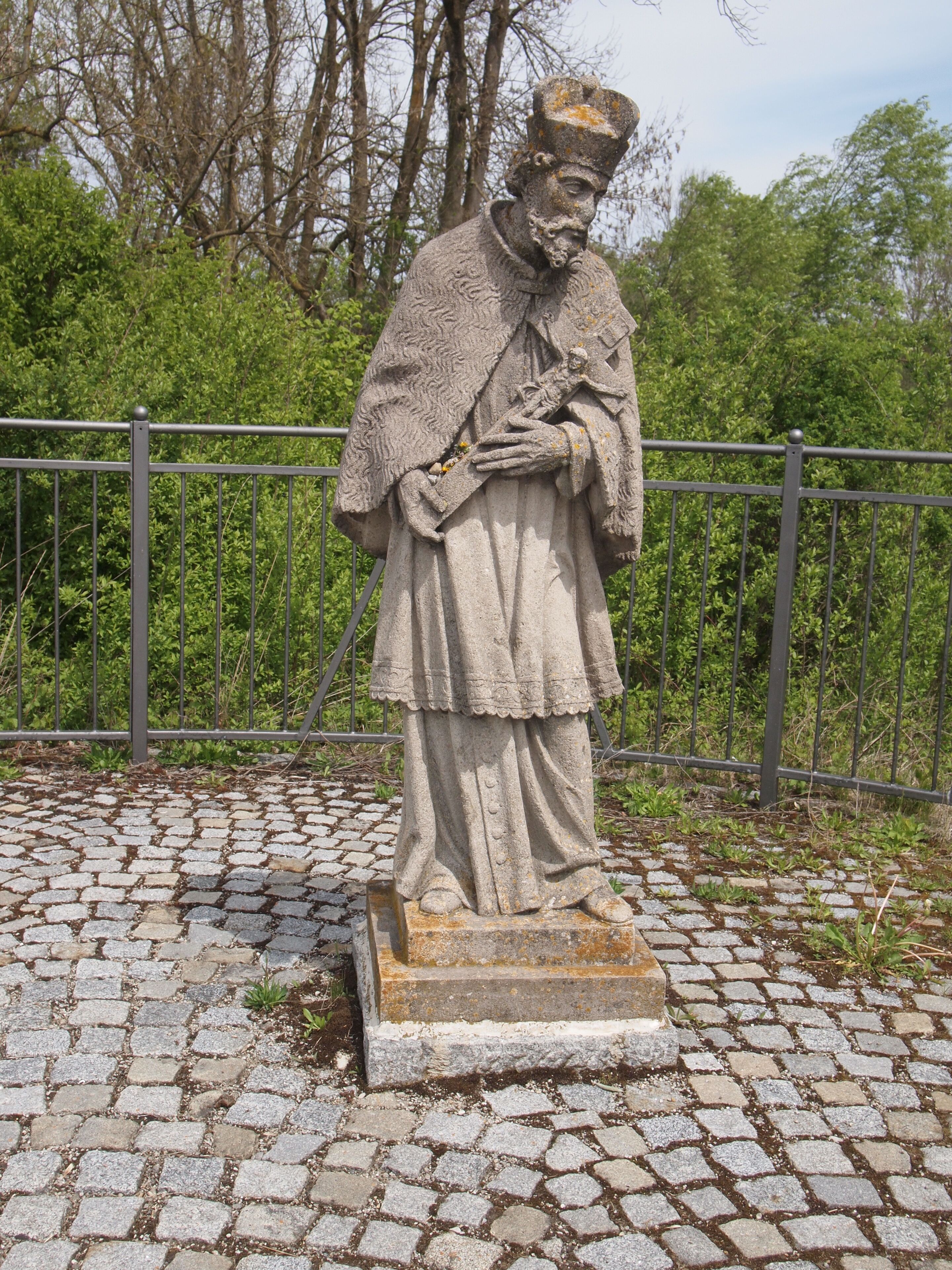 Wertachbrücke Schlingen, Statue an der Nordwestseite