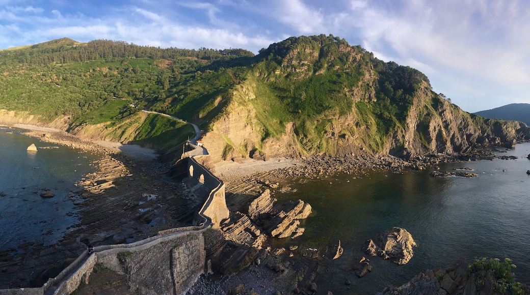 We enjoyed this beautiful piece of nature after 8 PM: the temperature was perfect and almost nobody on the site. And this is one of the filming locations of Game of thrones: can You recognize Dragonstone?