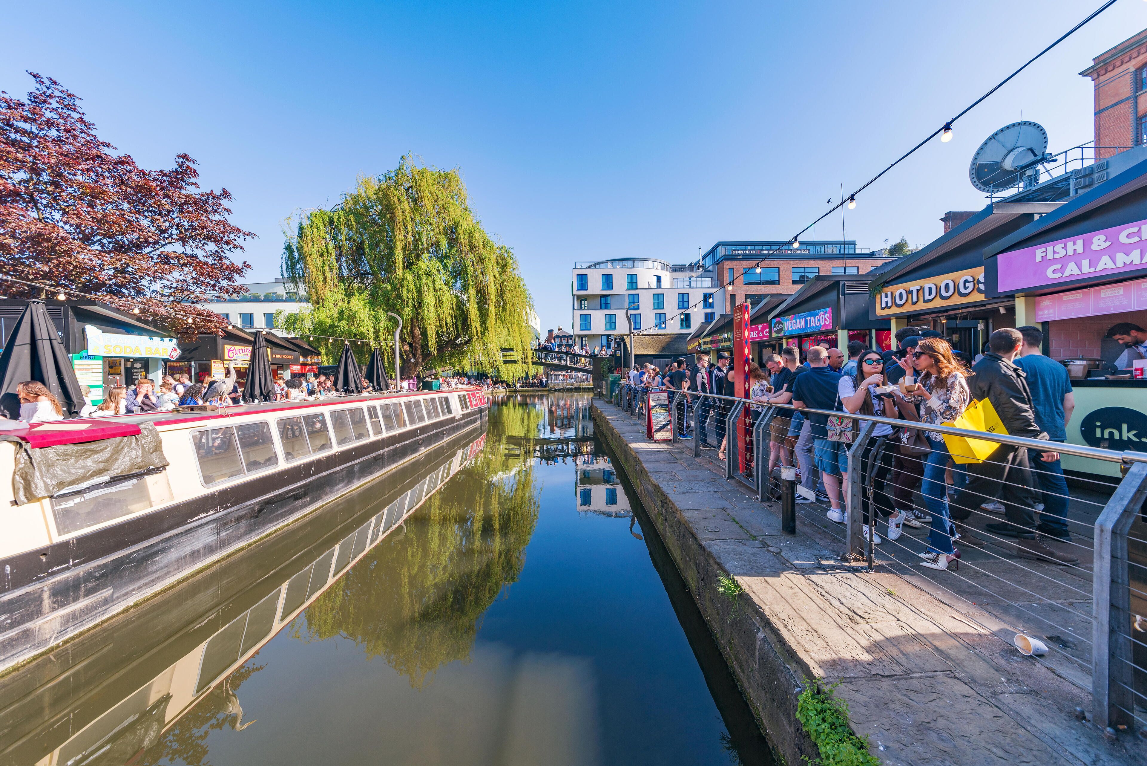 P3N8HK LONDON, UNITED KINGDOM - MAY 05: View of the Kerb food market and camden canal where people come to eat street food on May 05, 2018 in London