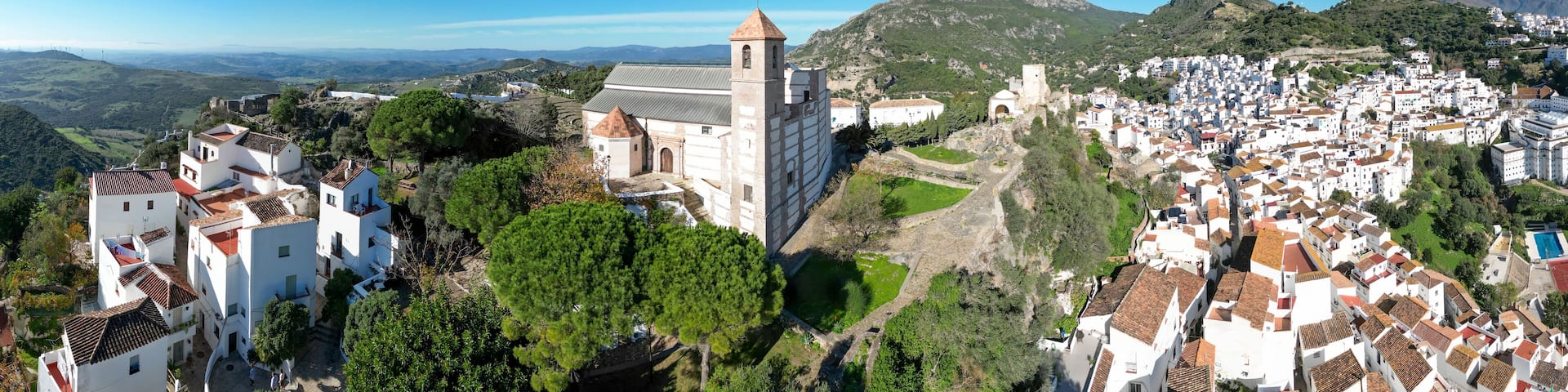 Casares Hotel Guide
