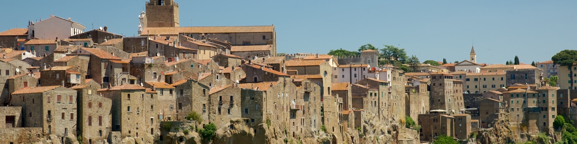 Pitigliano ofreciendo una ciudad