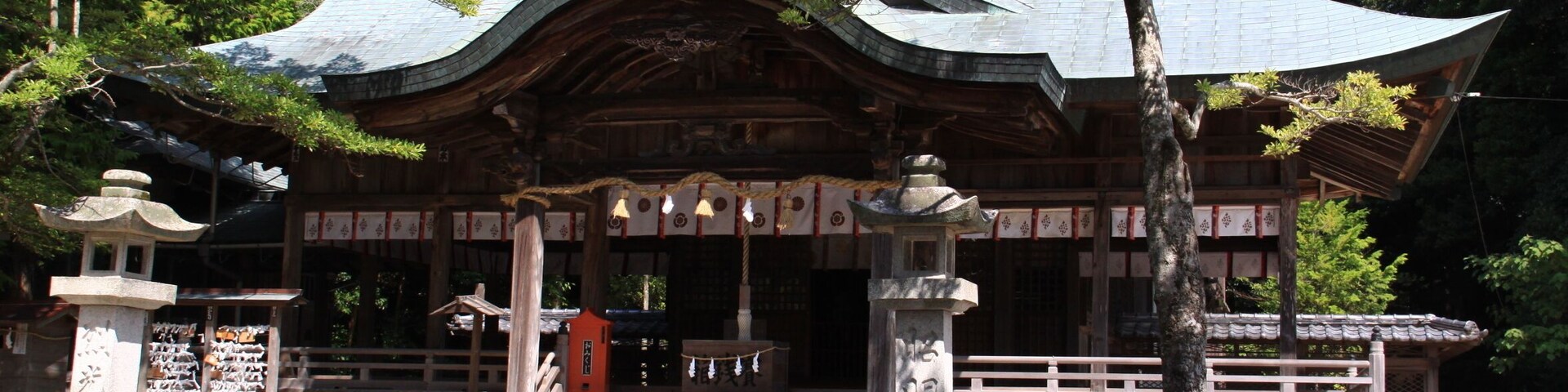 Tamanooya jinja haiden