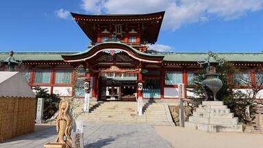 Ro-mon Gate in the precincts of Hofu-tenmangu Shrine in Hofu City in Yamaguchi Prefecture in Japan 日本の山口県防府市にある防府天満宮の境内の楼門