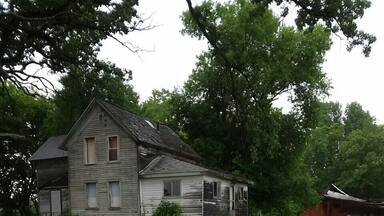This little house is not as abandoned as one would assume. We lurked and took pictures until the owner, who owned the only other house in sight, found us. Pin not right.