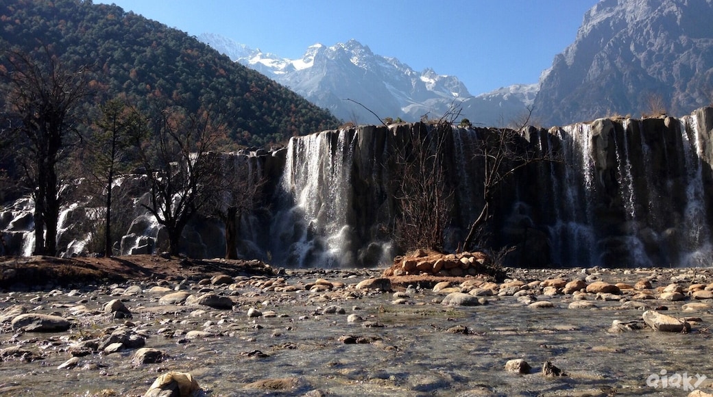 Blue Moon Valley actually is an extremely blue river meandering through a lush valley of Jade Dragon Snow Mountain. Seen from a distance, it resembles a blue crescent moon inlaid at the foot of the mountain. That's how the place got its beautiful name. Blue Moon Valley, Lijiang, China #Trovember #BlueMoonValley #Lijiang #China