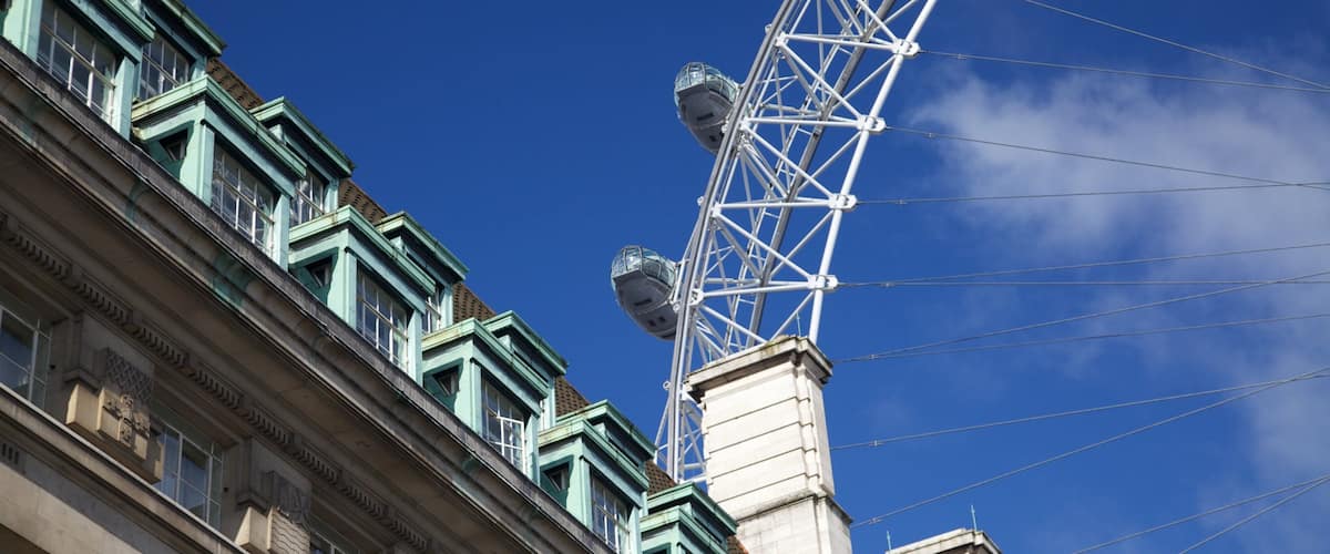 London Eye welches beinhaltet Skyline, moderne Architektur und Monument