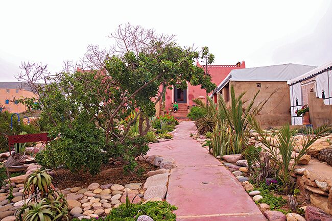 Le Chant du Chamea is situated about 20 km south of Tiznit. A beautiful garden on the beach and realy great food. Its not luxurious, but its charming and comfortable, we recommend it.