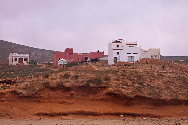 Le Chant du Chamea is situated about 20 km south of Tiznit. A beautiful garden on the beach and realy great food. Its not luxurious, but its charming and comfortable, we recommend it.