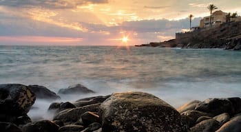 Quiet rocky beach situated next to the Bahia Principe Costa Adeje Hotel in Playa Paraiso.
Taken in late November, sunset is around 6.10pm and can vary from a fairly muted display to a sky that is a wash with reds & oranges.
Quite a steep climb down via stone steps from the road or a steep path from the Hotel side and very rocky towards the shore line so not recommended for flip flops!!
#BVStrove