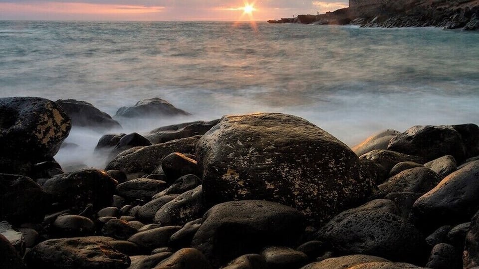 Quiet rocky beach situated next to the Bahia Principe Costa Adeje Hotel in Playa Paraiso.
Taken in late November, sunset is around 6.10pm and can vary from a fairly muted display to a sky that is a wash with reds & oranges.
Quite a steep climb down via stone steps from the road or a steep path from the Hotel side and very rocky towards the shore line so not recommended for flip flops!!
#BVStrove