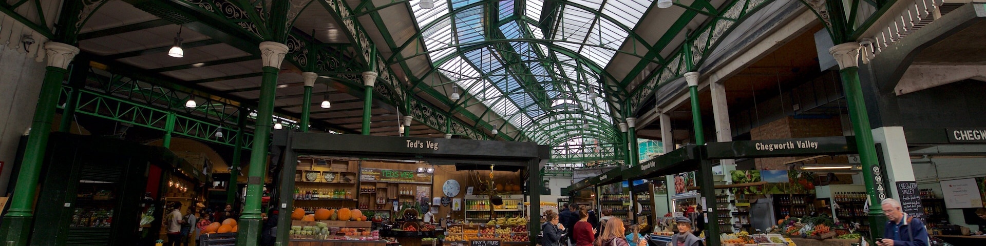 Borough Market featuring street scenes, signage and markets