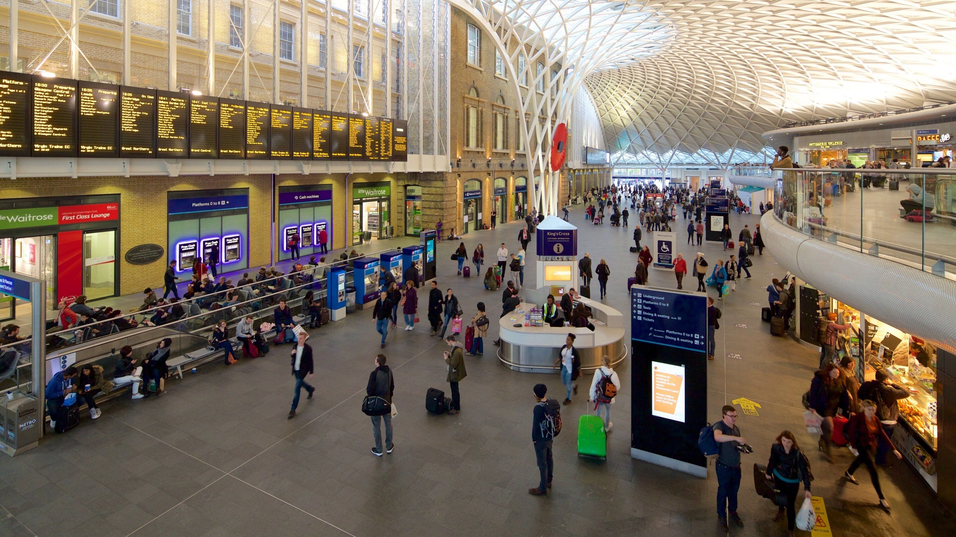 Kings Cross St. Pancras showing interior views, heritage architecture and modern architecture