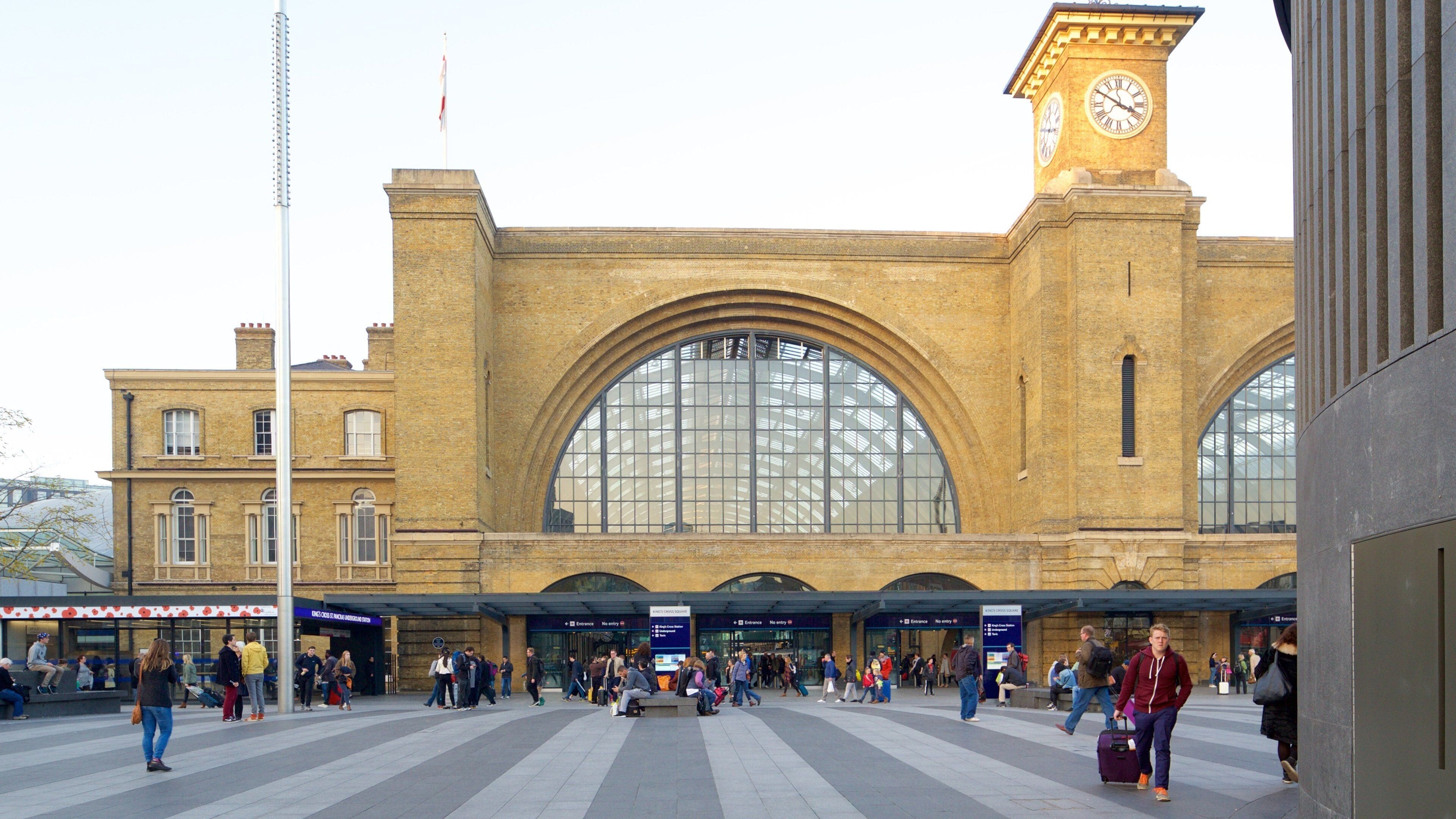 Kings Cross St. Pancras featuring heritage architecture as well as a large group of people