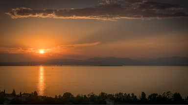 For a great sunset of laks Garda, go to themepark Gardaland and take a (quite) ride with FLYING ISLAND
JUST FOLLOW THE PIN TO GET THERE 📌
⬇️⬇️ Make my day and follow me also at: ⬇️⬇️
https://www.instagram.com/denniskuh1896/
https://www.facebook.com/dennisdondersphotography/
https://500px.com/dennisdonders
www.flickr.com/photos/denniskuh1896