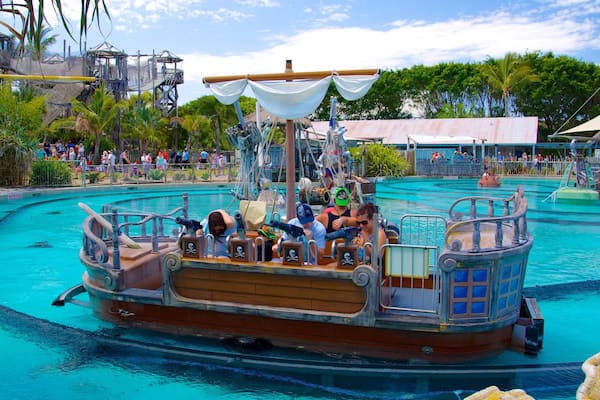 Sea World welches beinhaltet Wasserpark, Fahrten und Meeresbewohner