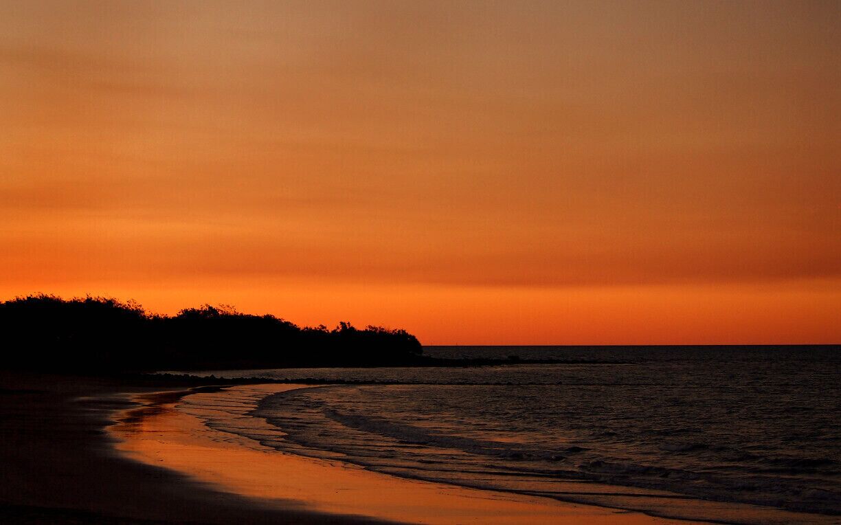 A long exposure shot taken at Kellys Beach in Bargara. It's superb to sit and have a hot coffee while watching the sea gulls, children playing and etc. Visit Bundaberg oneday in your life. I'm sure, it will be a life time memory for anyone.