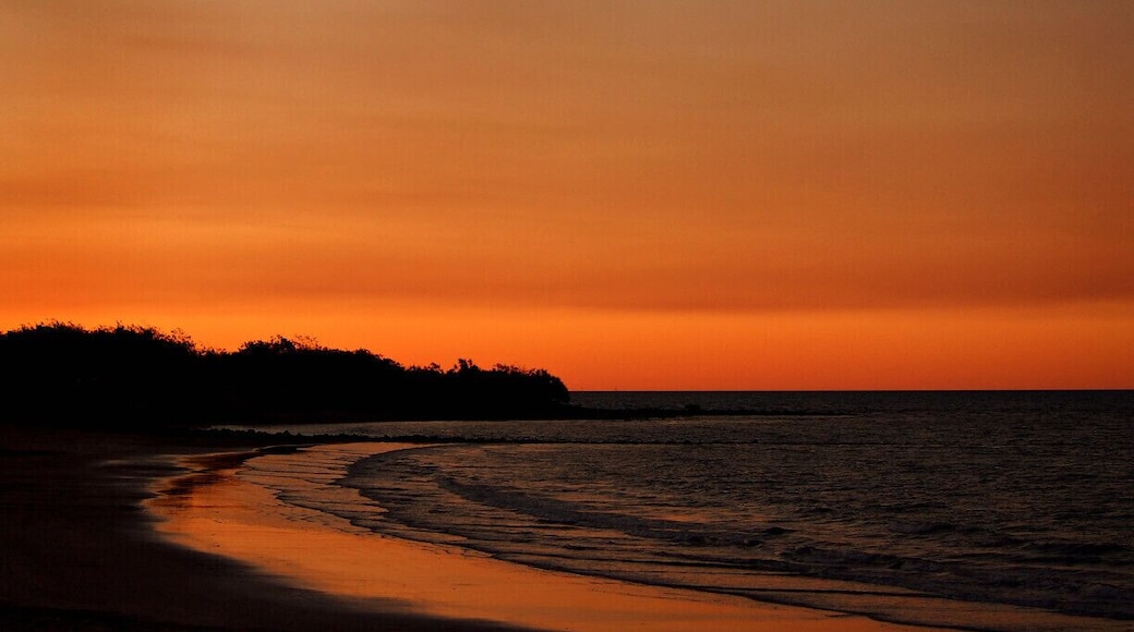 A long exposure shot taken at Kellys Beach in Bargara. It's superb to sit and have a hot coffee while watching the sea gulls, children playing and etc. Visit Bundaberg oneday in your life. I'm sure, it will be a life time memory for anyone.