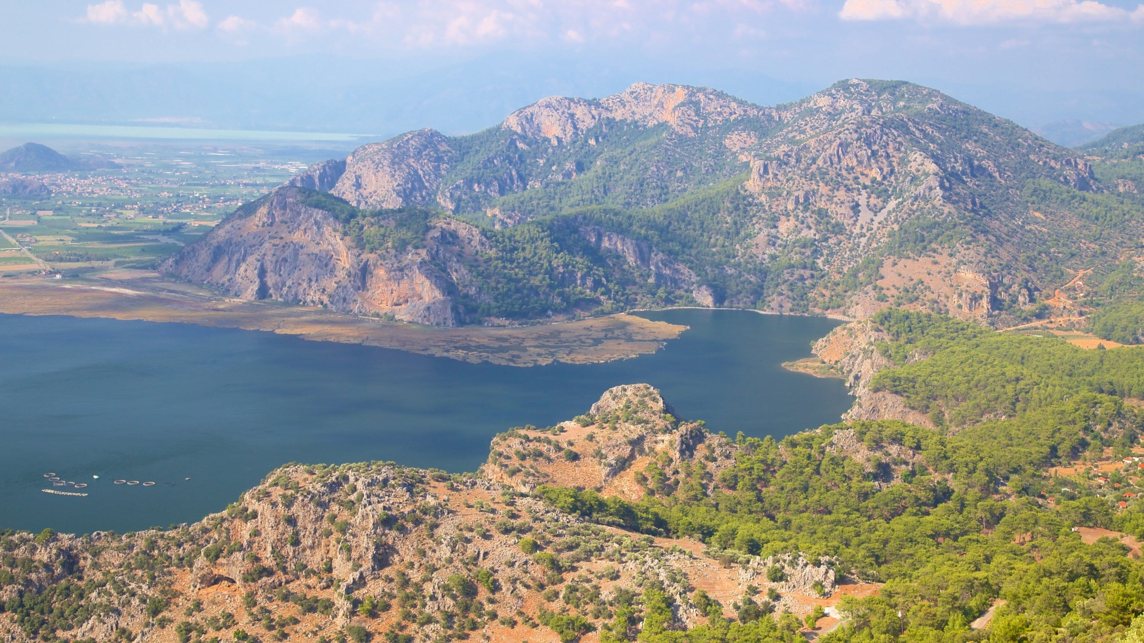 Dalyan showing mountains and general coastal views