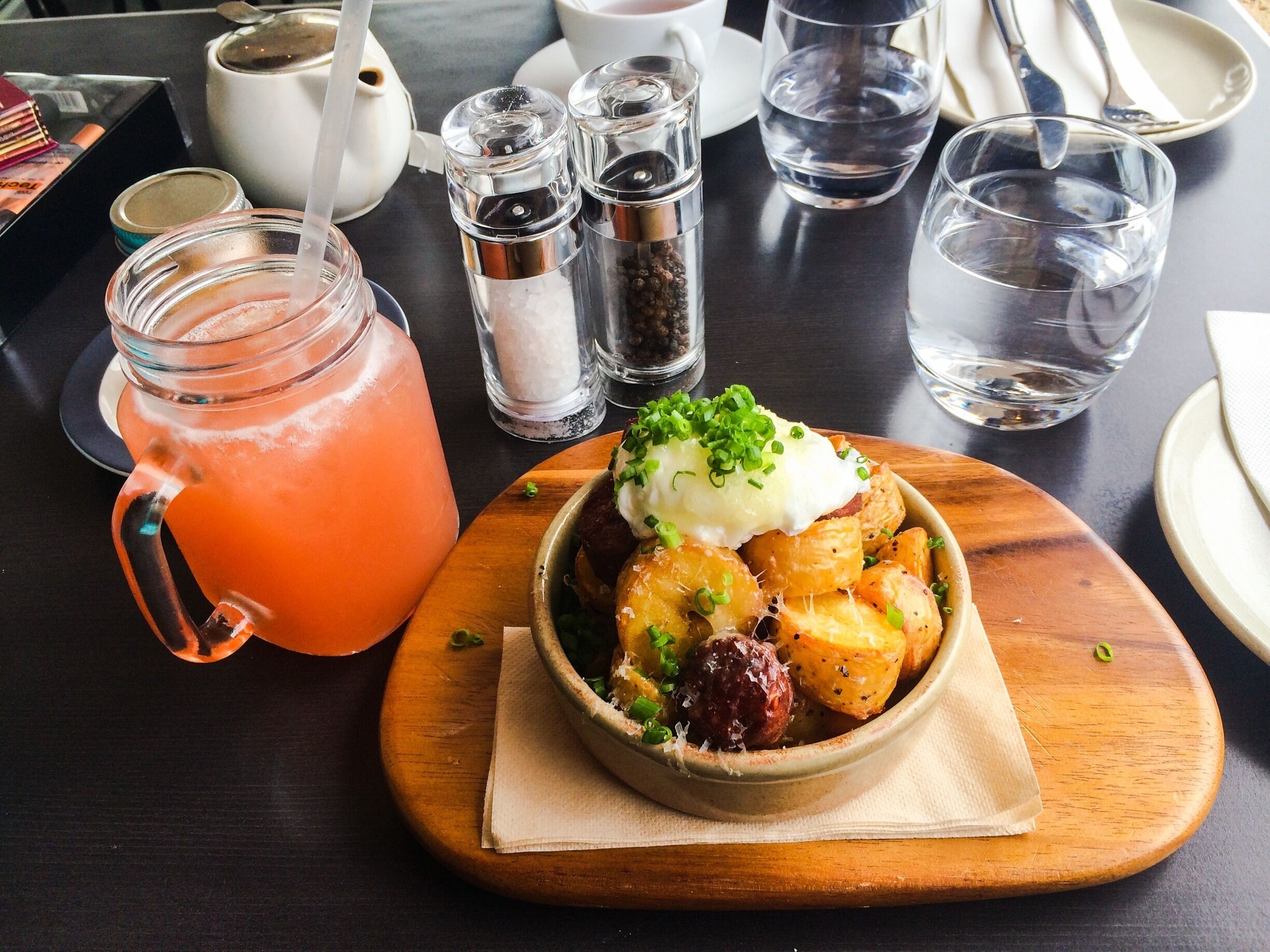 Kipfler potatoes, egg, capsicum and chorizo! $14 

Cold pressed juice - apple, guava, pineapple 
$6.50

Near the beach and really modern and cute 