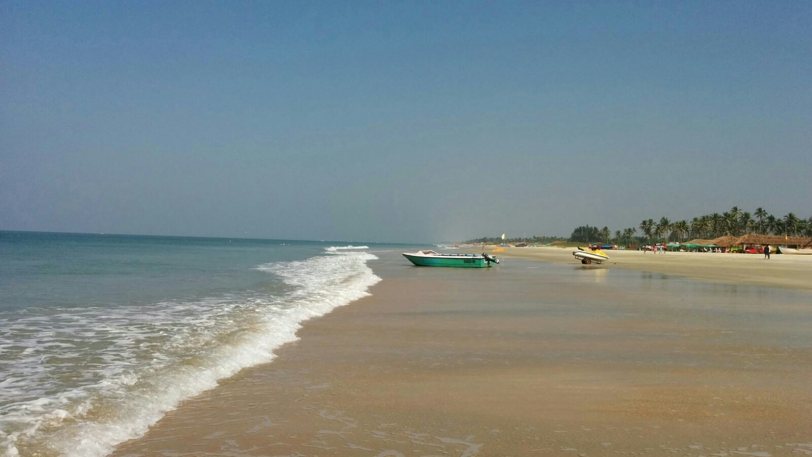 Hard to find a beach this isolated in India! #huesofblue #sunsandsea #goa #love #beachbum