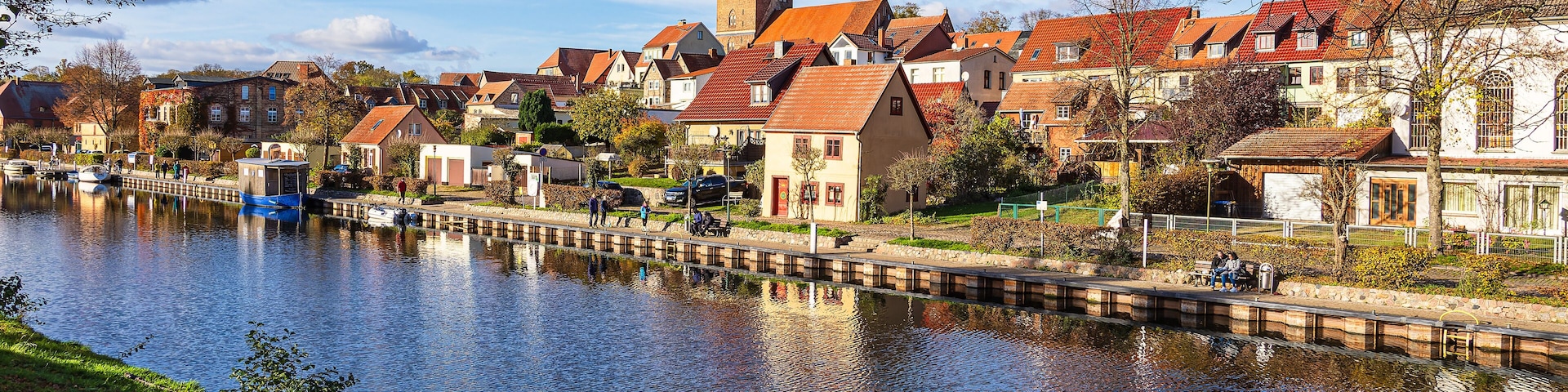 Blick auf die Pfarrkirche St. Marien in der Stadt Plau am See