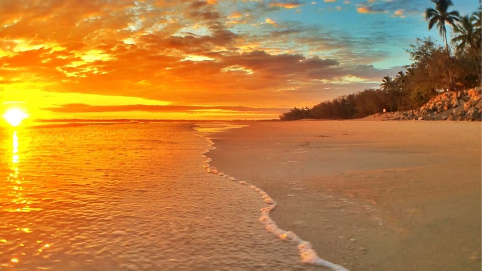 The start of another magical day in Mackay! đ
đŽ
Don't forget we're doing a Sunset Instameet this afternoon at Sunset Bay from 6:30pm here in @visitmackay with @cherrieflea, look forward to seeing you there! âïžđ đđŽđ
#meetmackayregion #thisisqueensland #seeaustralia #olloclip