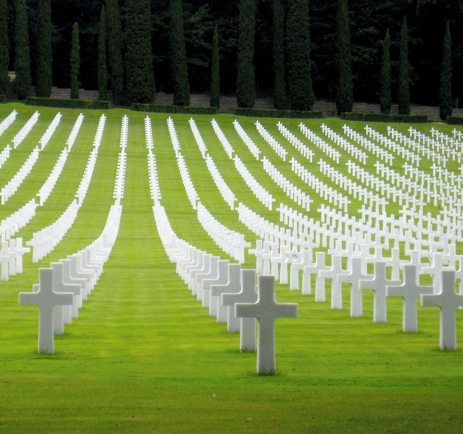 On the road from Florence to Siena in 2007 we stopped at what we thought was a park in which to have lunch. It was made very clear to us when we arrived that it was actually much more than that. The graves of thousands of Americans who died in Italy in WW2 filled hectares of immaculately maintained land.