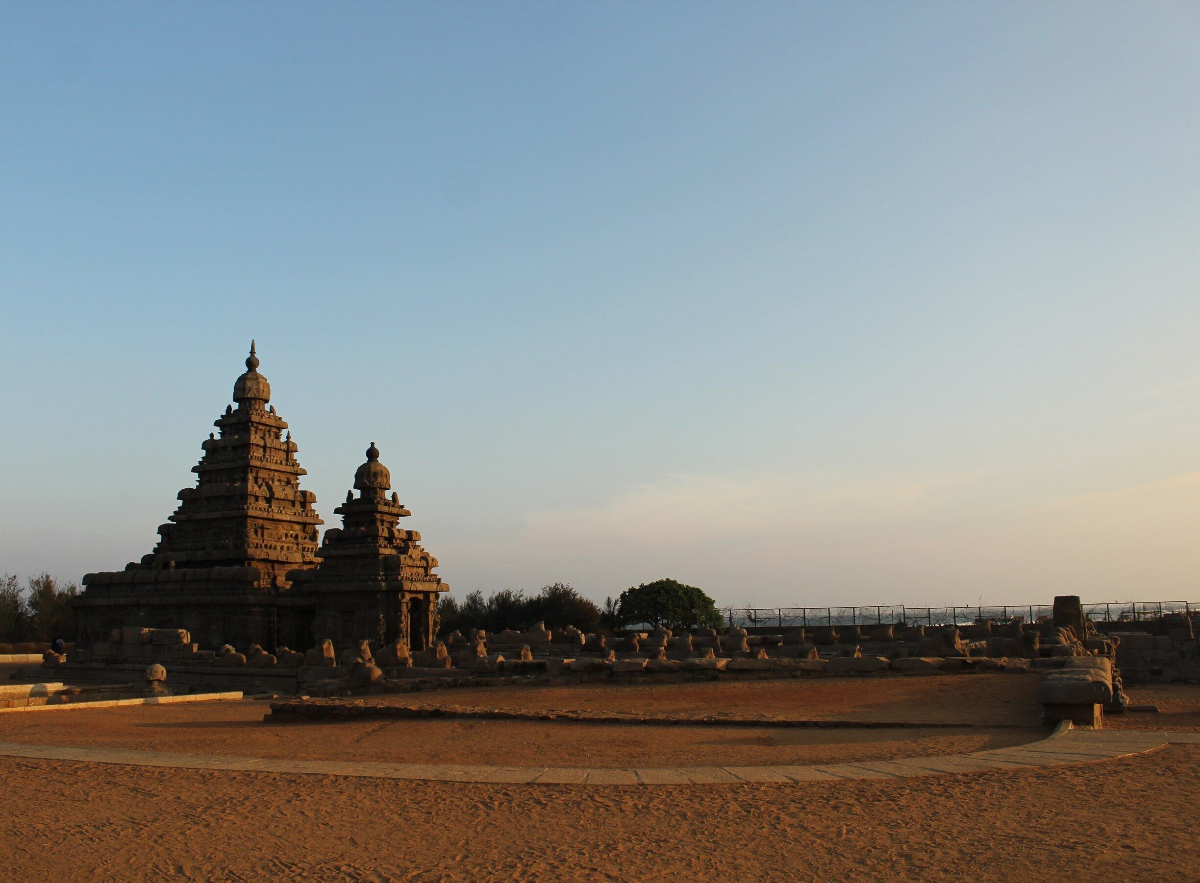 A sight to behold! The shore temple of mahabalipuram, overlooking the shore since the 8th century!



#landscapephotography #indian #architecture #temple #blue #skies #bythebeach #goldenhour #landscape 