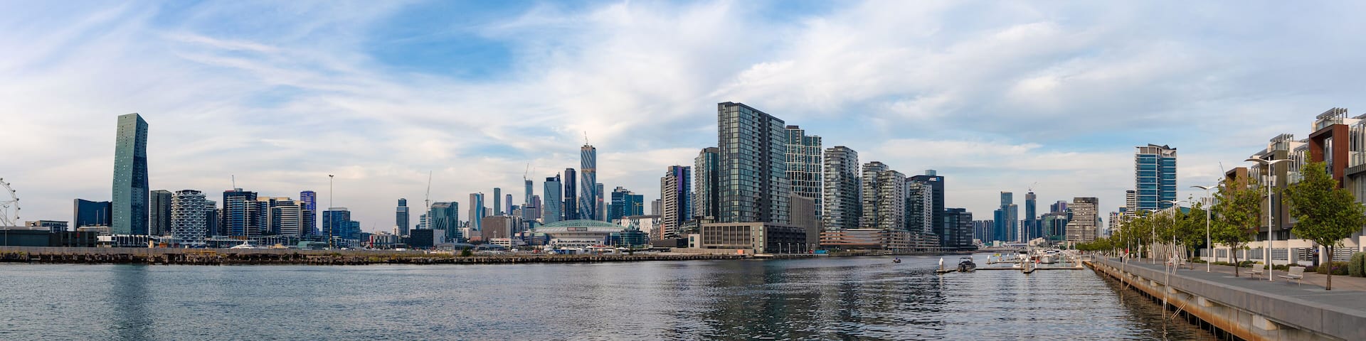 A panoramic view of the city of Melbourne including Etihad Stadium as seen from the Yarra River looking west