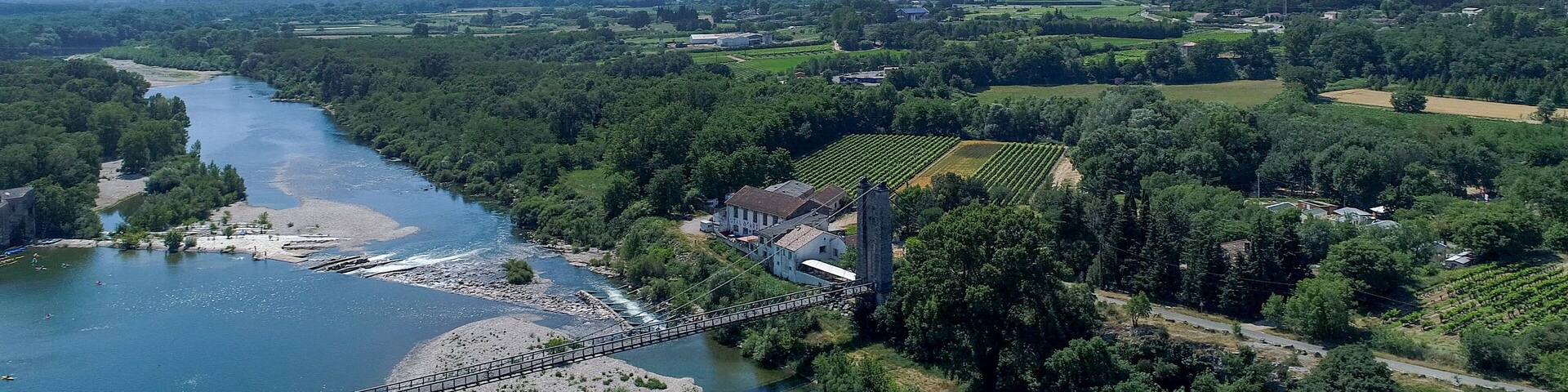 Ville de Saint-Martin-d'Ardèche vue du ciel