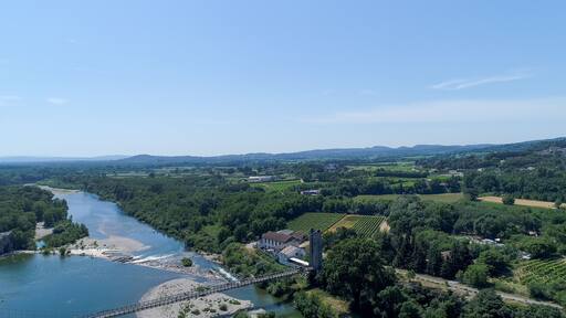 Ville de Saint-Martin-d'Ardèche vue du ciel