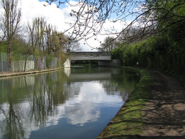 Greenford Road Bridge, Paddington Arm, Grand Union Canal The number of this bridge is in some doubt, as according to Chris Cove-Smith's excellent London Waterways Guide, it should be Bridge 14, but it bears a bridgeplate on both faces stating quite clearly 15A. It chould be noted that there is no other bridge bearing 14. The road carried is the very busy A4127 Greenford to Harrow, used by many motorists as sort of outer alternative to the North Circular.