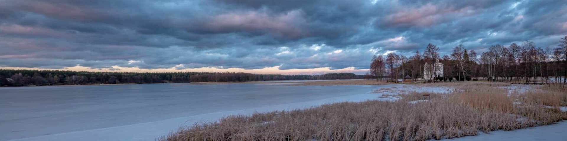 Frozen lake in northern Poland.
#Nature