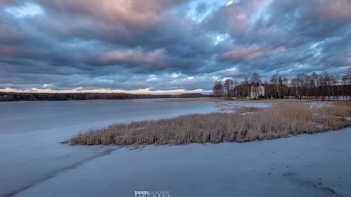Frozen lake in northern Poland.
#Nature