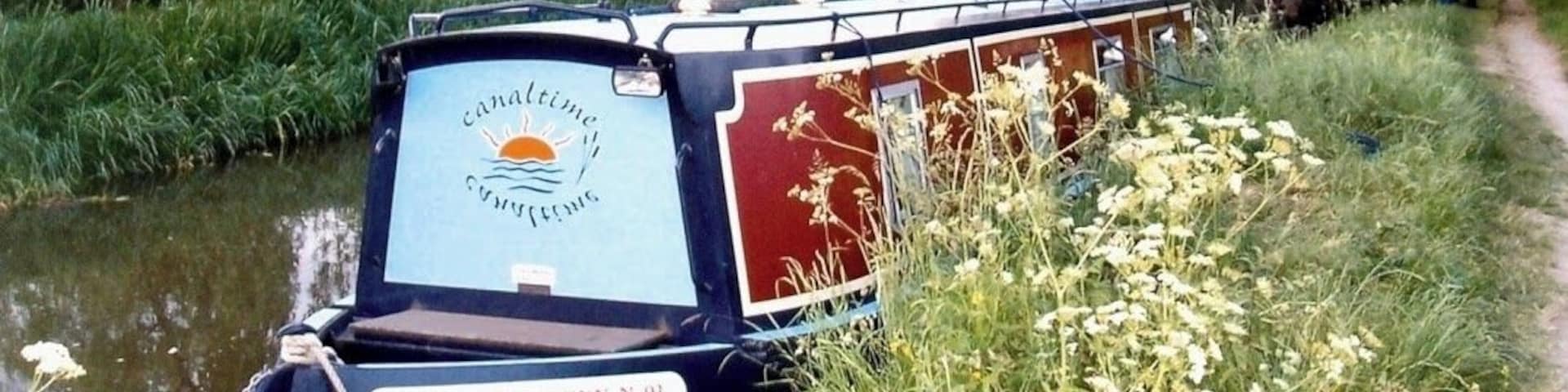 Canal boat accommodation.
#TroveOnTuesday
#LikeALocal