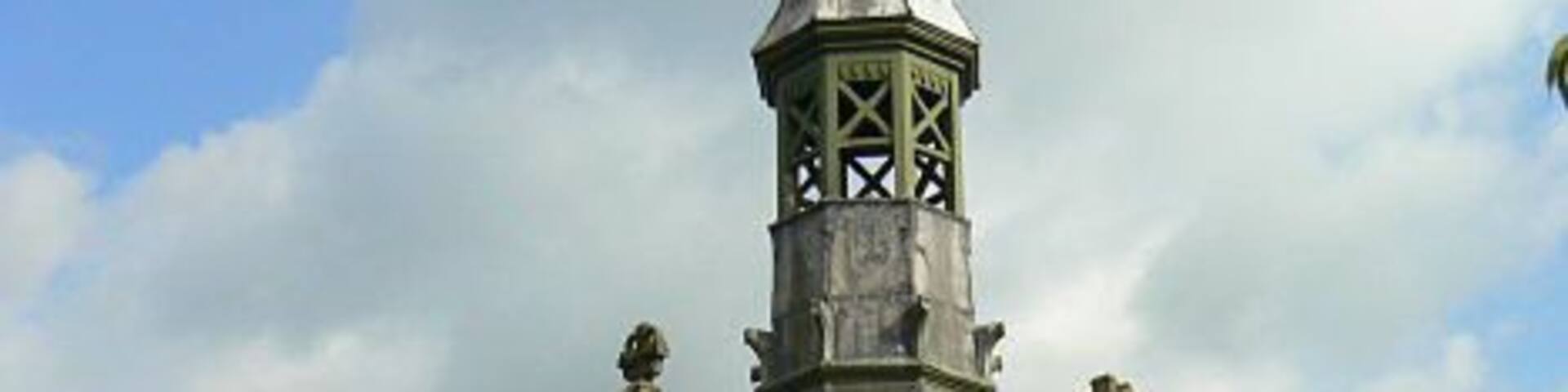 Porte cochere High Gothic, Victorian style. This is the chapel in Long Eaton's West Park Cemetery, built in 1889.