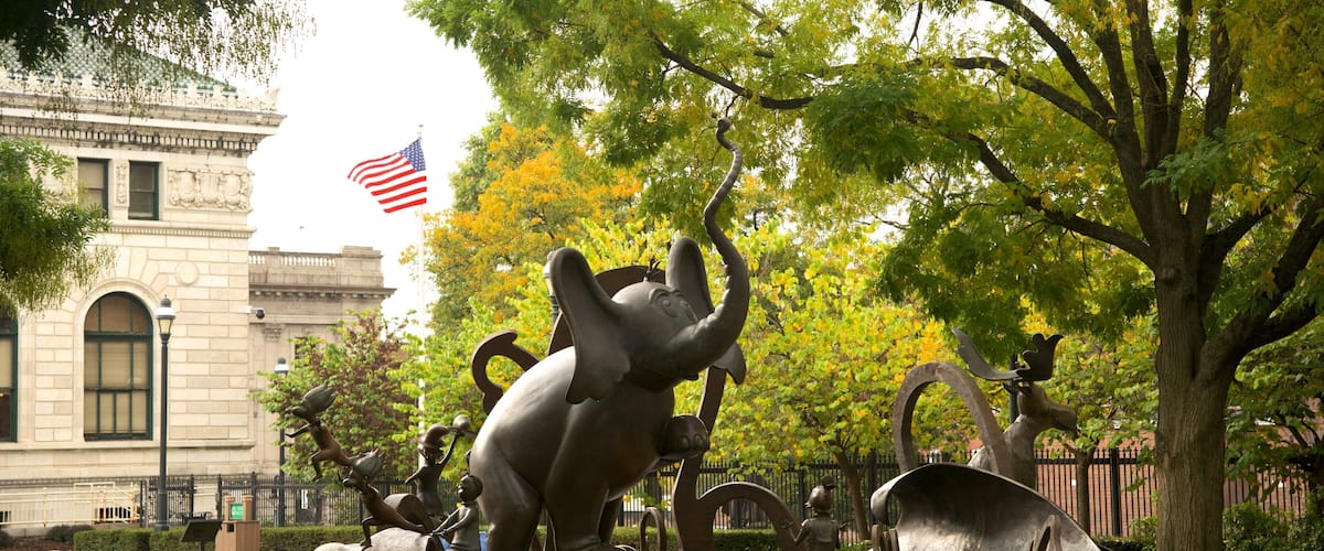 Springfield featuring outdoor art