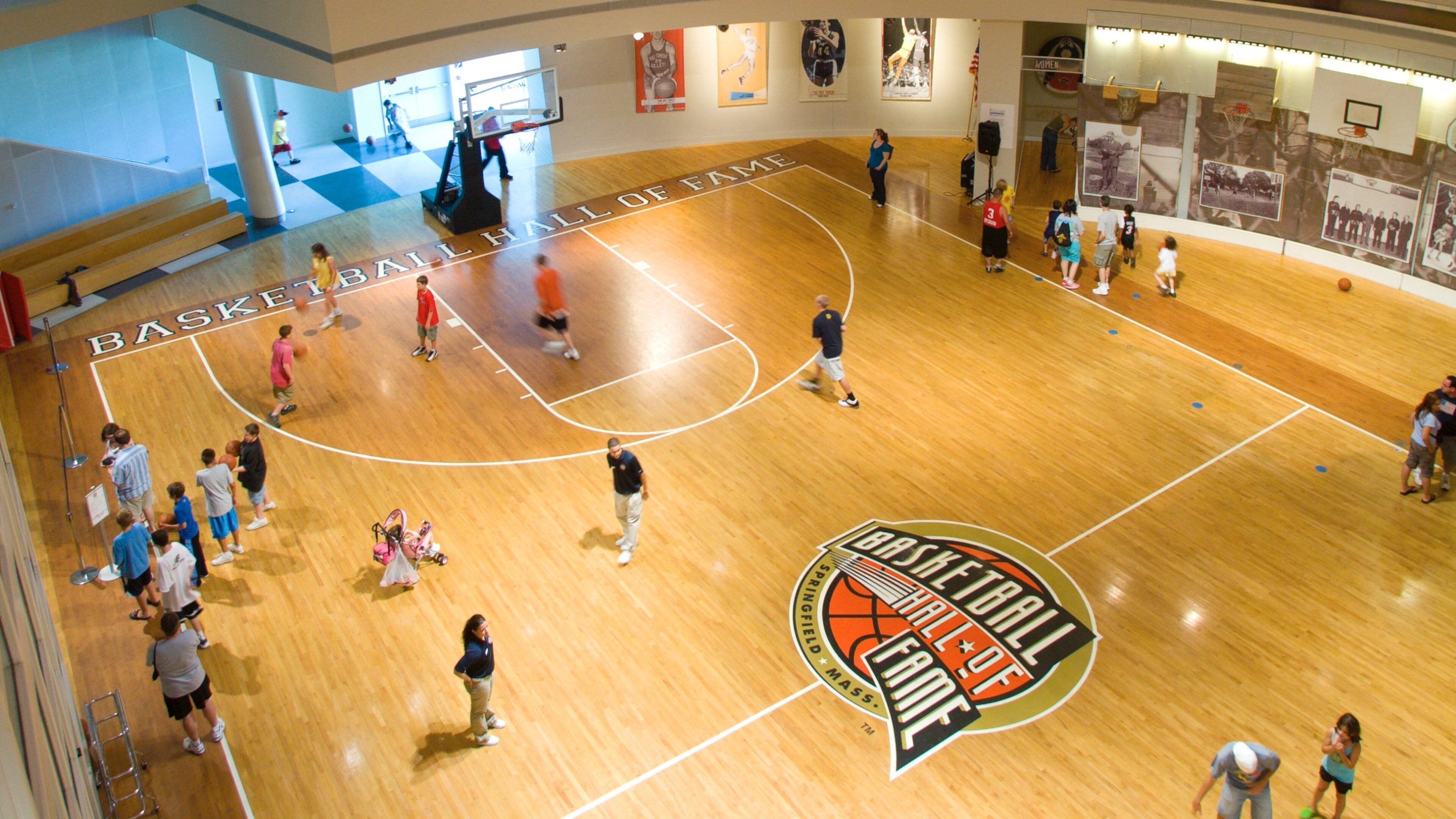 Springfield toont interieur en ook een grote groep mensen