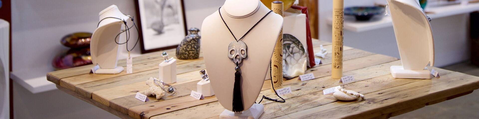 Vaitape mostrando vistas interiores