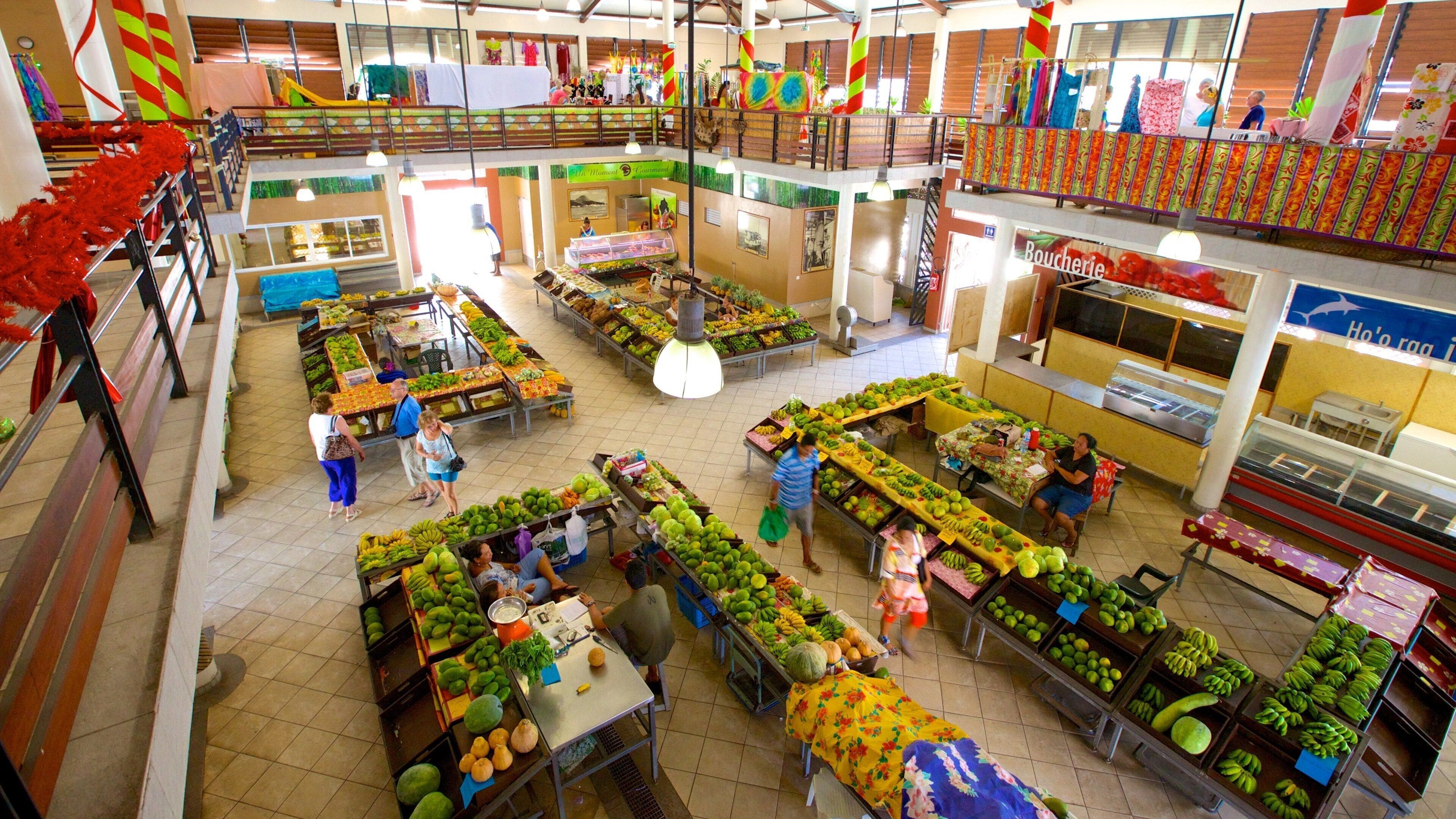 Uturoa showing food, markets and interior views