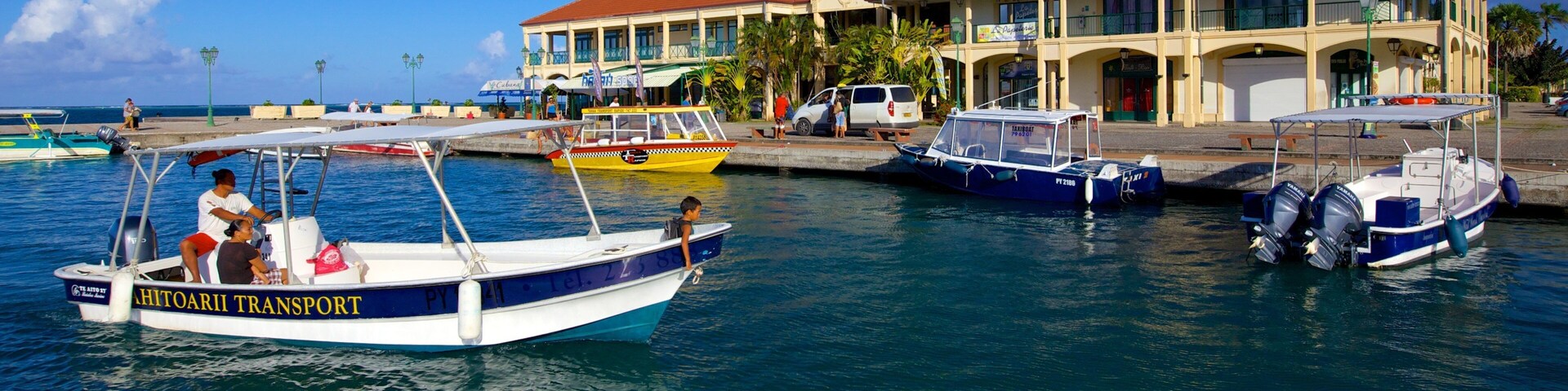 Uturoa showing general coastal views and boating