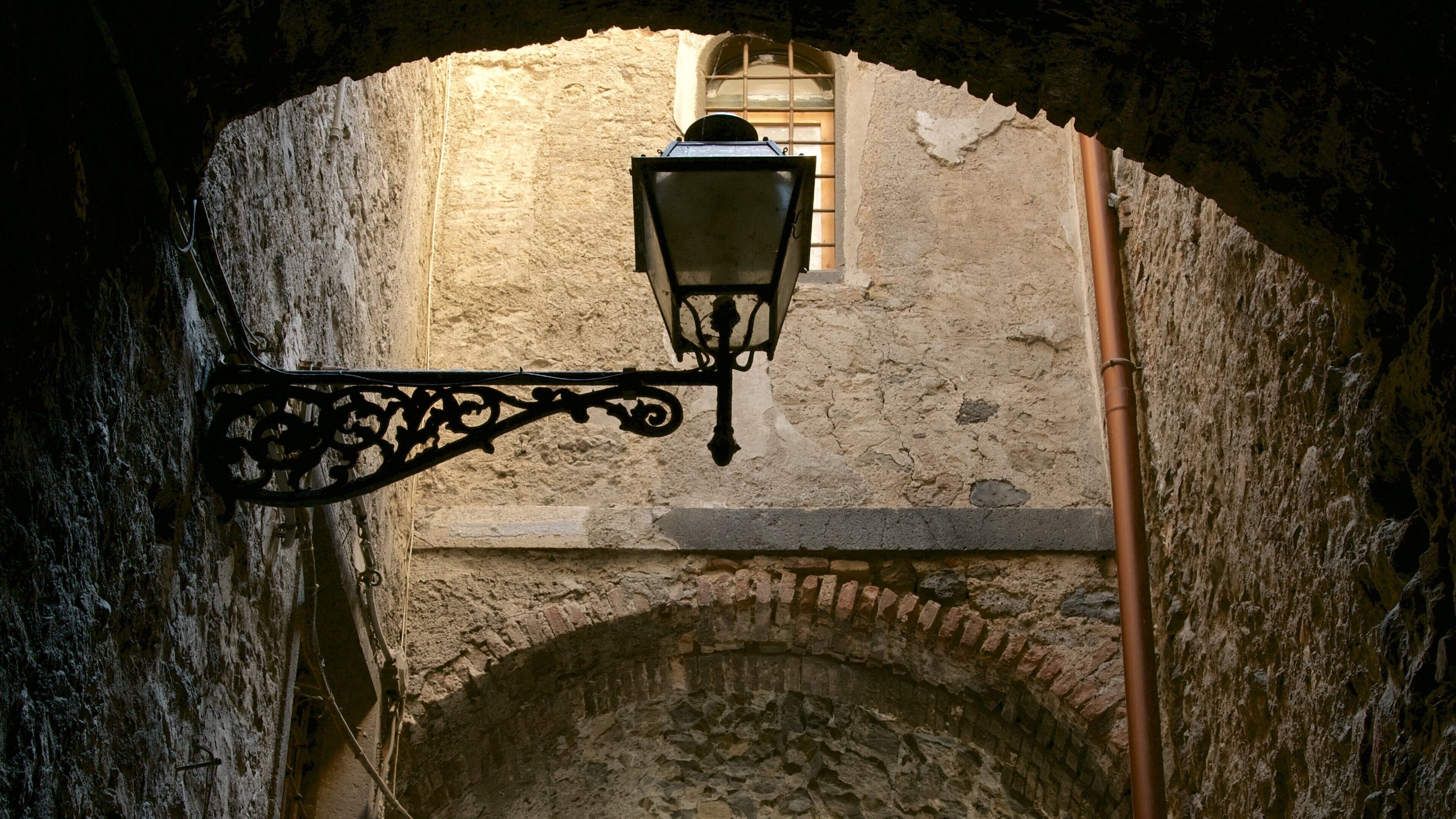 Bolsena which includes heritage architecture