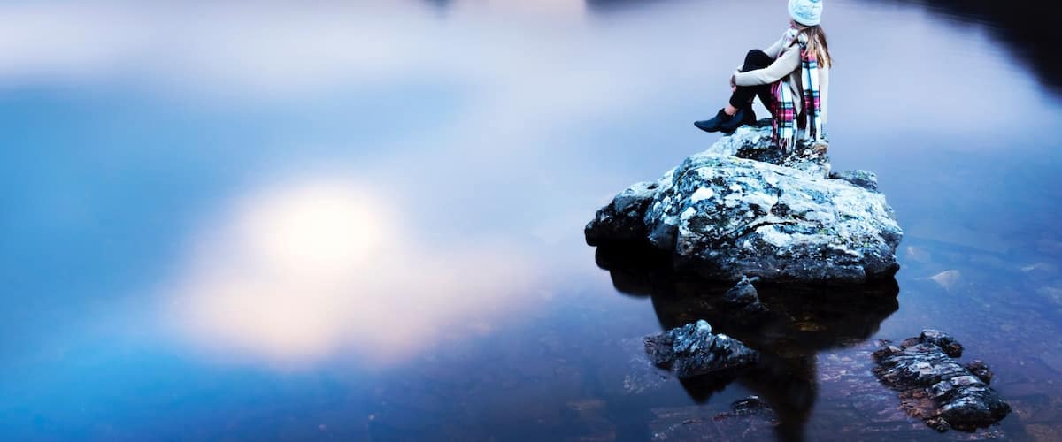 You don't have to do a big hike to have stunning views in Cradle Mountain Tasmania, although I did both Hanson's Peak and Marion's Lookout. This is the Dove Lake trail to the Boathouse and it's kind of stunning. Make sure you check out Cradle Mountain Lodge for a meal by the fire or a spa treatment or to stay! Xx