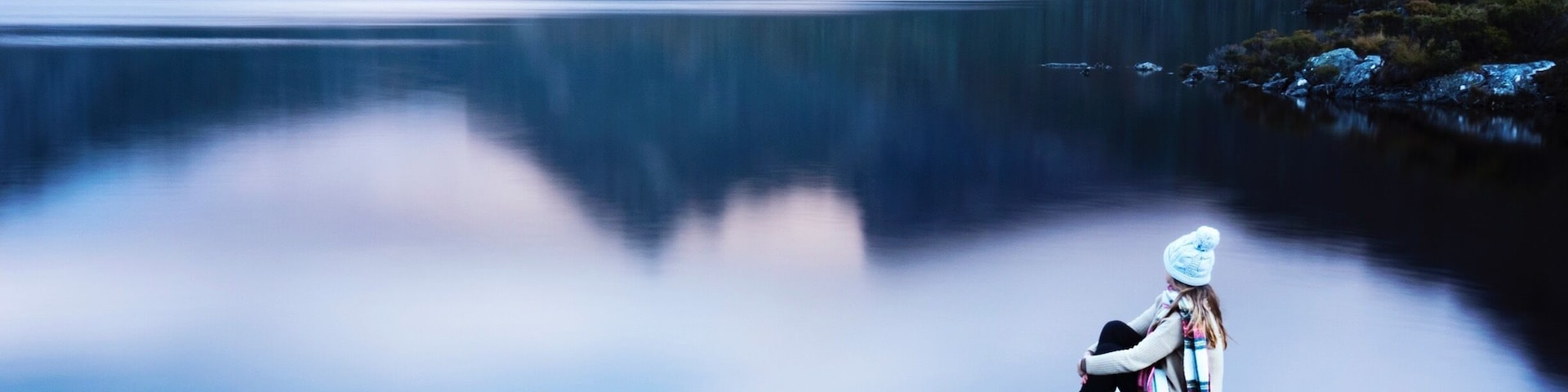 You don't have to do a big hike to have stunning views in Cradle Mountain Tasmania, although I did both Hanson's Peak and Marion's Lookout. This is the Dove Lake trail to the Boathouse and it's kind of stunning. Make sure you check out Cradle Mountain Lodge for a meal by the fire or a spa treatment or to stay! Xx