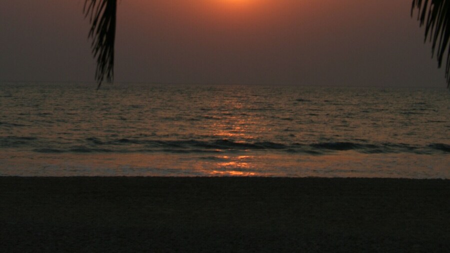 The Leela, Mobor at sunset......